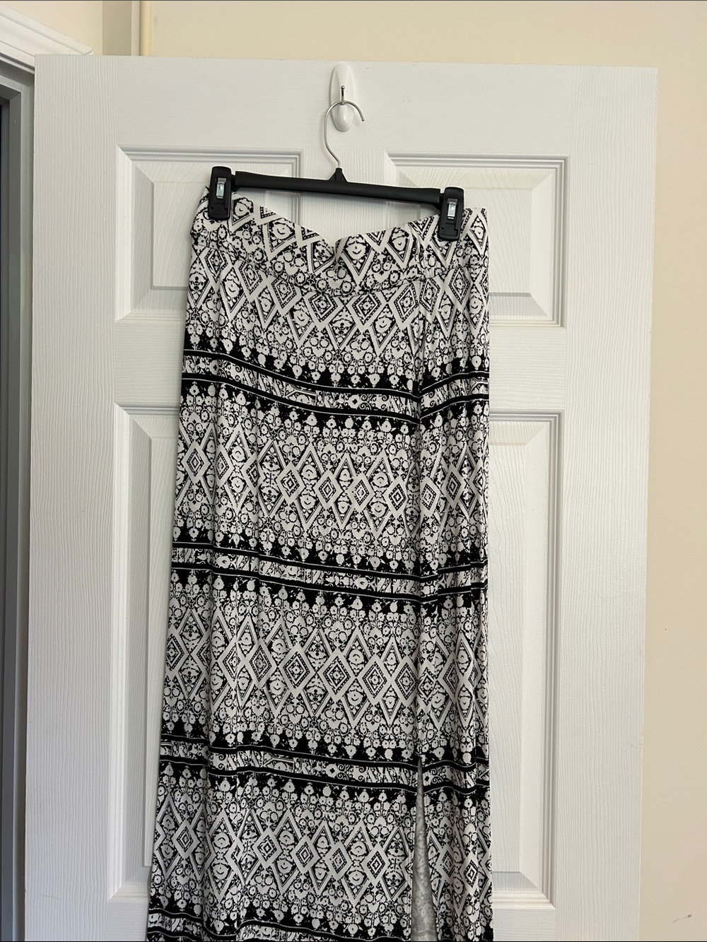 a.n.a Black and White Geometric Maxi Skirt, size medium